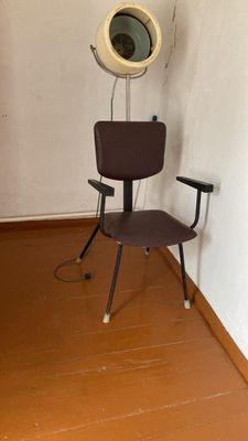Сушуар рабочий,кресло для парихмахера
