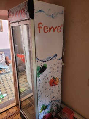 Ferre xolodilnik sotiladi