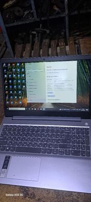 Noutbook Lenovo.