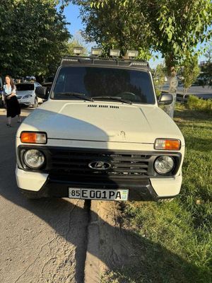 Sotiladi Niva 4 eshiklik 2019 yil