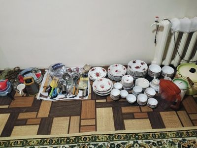 Продоётся посуди и кухенниые пребори очен хорошем состояние