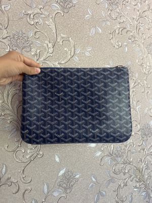 Goyard klatch tomno siniy rangi