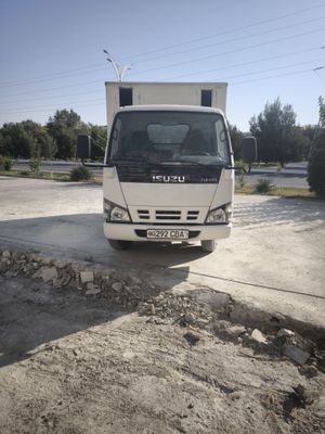 Isuzu 2,5 tonna.