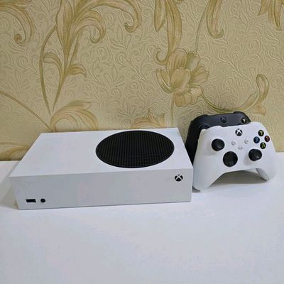 Идеальный подарок для мужчин.Xbox s и джойстик