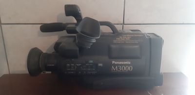 Продам видео камеру Panasonic M 3000