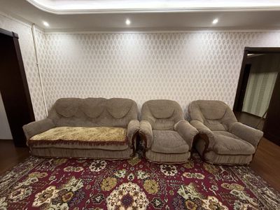 Продам диван с креслами комплект