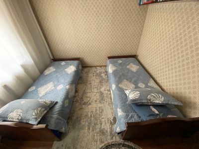 Ikkita bir kishilik divan, kravat,bolalar xonasiga