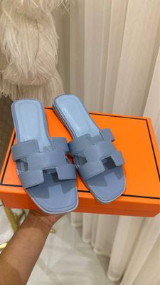 Тапочки Hermes.