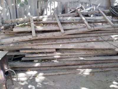 Тахталар сотилади.