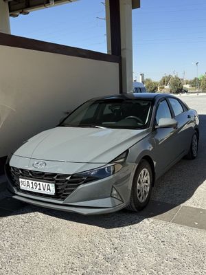 Hyundai Elantra sotiladi