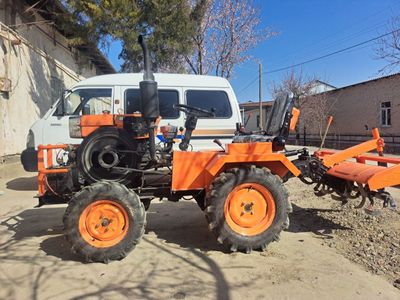 Sotiladi Mini Traktor 1105