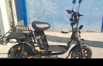 Skuter MONSTR elektroni Rossiya