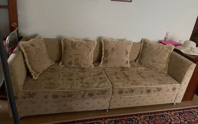 Диваны б/у (можно сделать уголок и использовать как кровати)