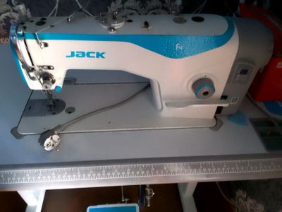 Jack f4 tikuv mashinasi sotiladi