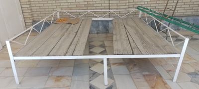 Krovat prodayotsa srochna xoroshoye sostayaniye B/U