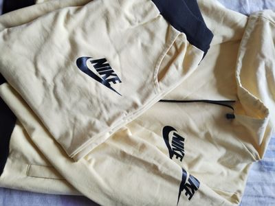 NIKE