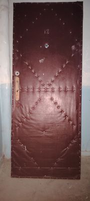 Мустахкам ёгоч эшик сотилади