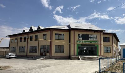 Нотурар бино сотилади