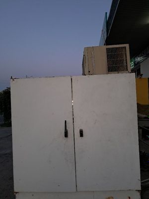Shkaf xolodilnik