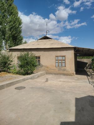 Товоксойда 7 сотикли ховли сотилади.