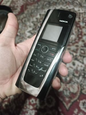 Nokia 9500 antikvar telefon 2005 yil da ishlab chiqarilingan