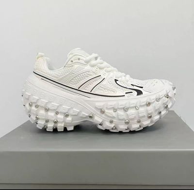 Balenciaga defender