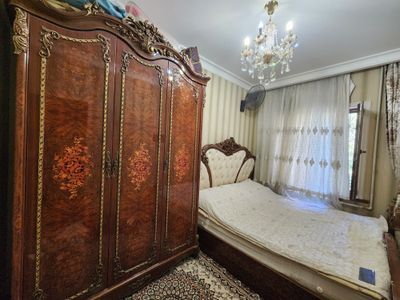 Продаётся б/у мебель Спальня кровать, и шкаф