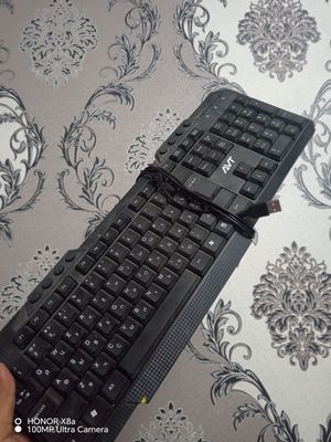 Kompyuter 2ta monitor 2 klaviatura 1 block pitaniya