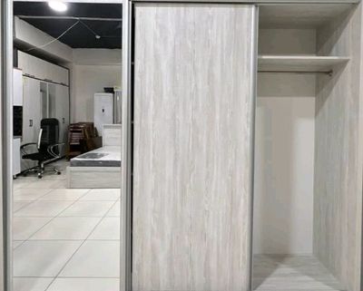 шкаф сотилади яп янги размери 2.40/2.10