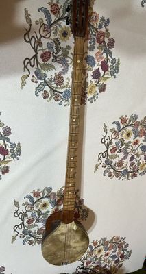 Рубоб музыкальный инструмент