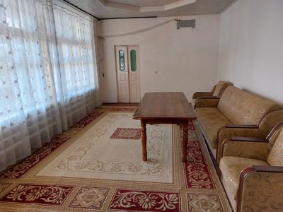 qizlarga yoki yosh oilaga 2 xonali kvartira