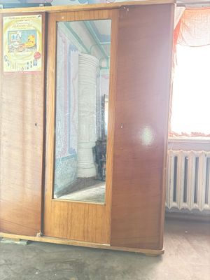 Shkaf sotiladi