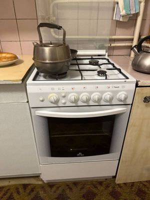 Продам газовую плиту