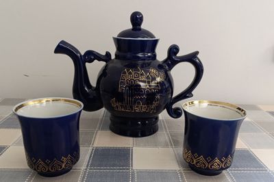 Чайник заварочный и 2 чашки ("Новгород". Фарфор, Бронницы)