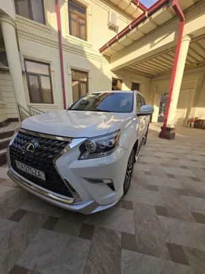 Lexus GX 460 v xoroshem sostoyanii