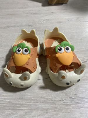 Продаю детские кроксы