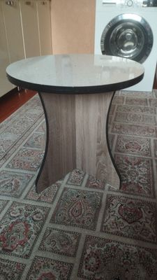 Стол журнальный. Высота 53см