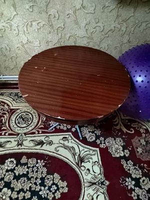 Продаётся круглый стол