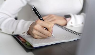 Пишу конспекты и набираю тексты.