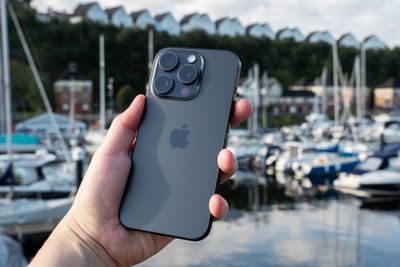 iPhone 15 Pro Max sotiladi – Black Titanium