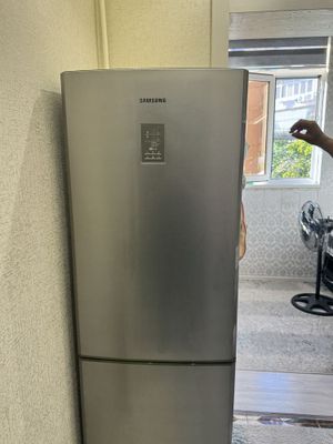 Холодильник Samsung в отличном состоянии