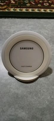 Продаётся беспроводная зарядка Samsung