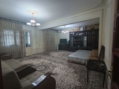 Продается 5-и комнатная квартира на Сергели-8А с балконом 2*9 135м²+