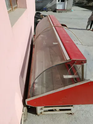 vetrina xaladinnik sotiladi! eni 2metrdan uzunroq.