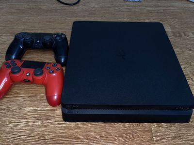Игровая консоль PlayStation 4