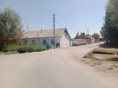 Uy sotiladi srochna 10.000$ 4.xona keingisida 5.xona