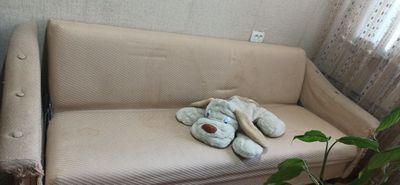 Продам советские диван и стол-книжку.