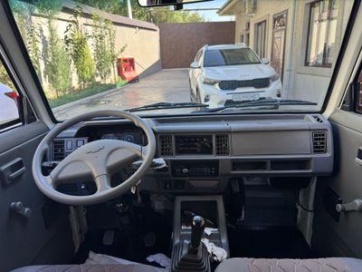 Damas kraska toza benzinda yurgan akuratniy qarab haydalgan