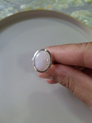Серебряное кольцо с лунным камнем
