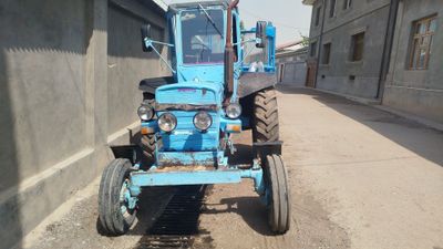 Traktor 28 sotiladi holati yaxshi